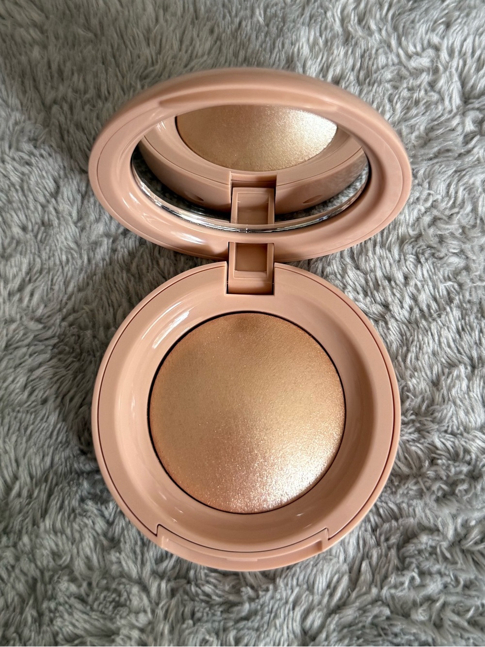 NWOT Rare Beauty by Selena Gomez Positive Light Silky Touch Highlighter